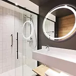Moxy Hotel 3*