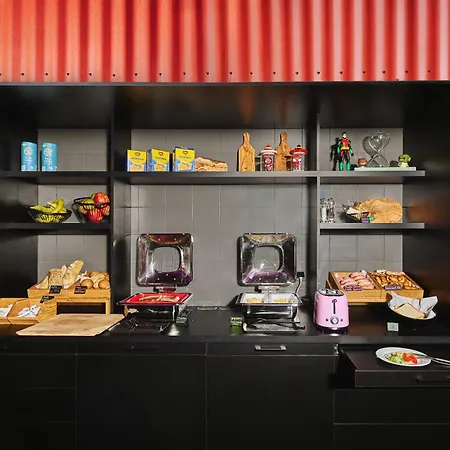 Hotel Moxy 3*