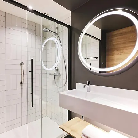Moxy Hotel 3*
