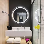 Moxy 3*