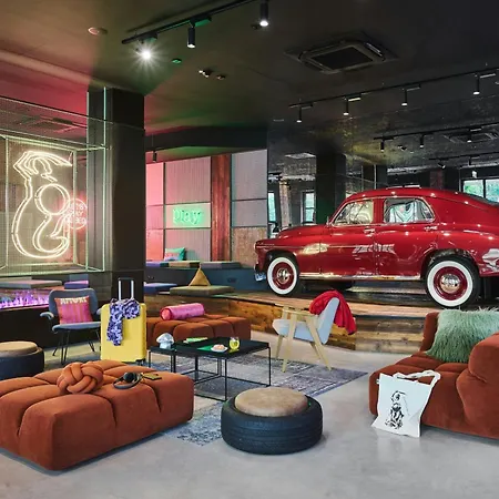 Отель Moxy 3*