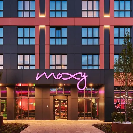 Отель Moxy 3*