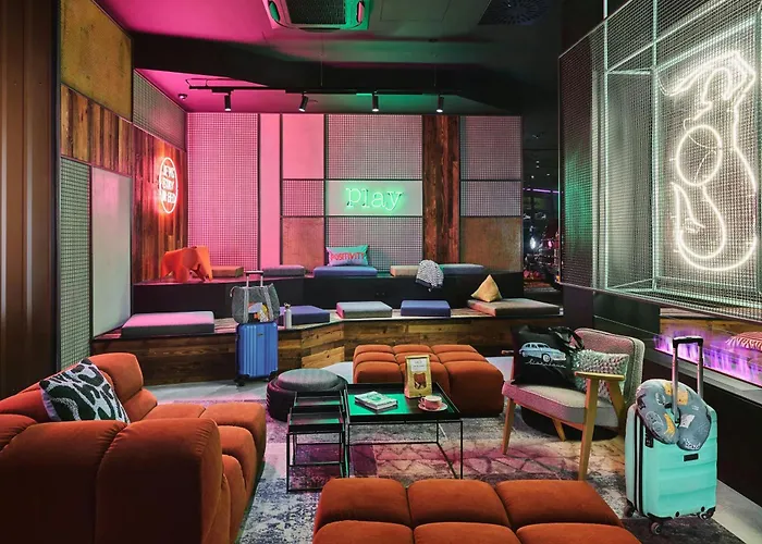Moxy Hotel 3*